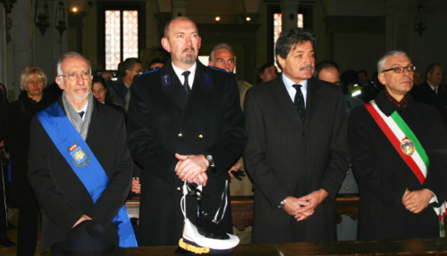 Il commissario Cesare Castelli alla messa per il santo Patrono della Polizia municipale